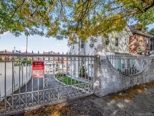 4613 Carpenter Ave, Bronx, NY, 10470-1421 | Card Image