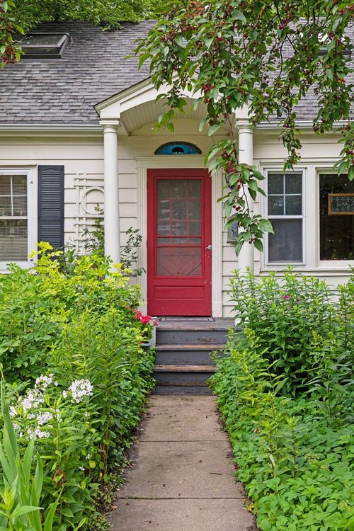 221 Bell St, Excelsior, MN, 55331-1811 | Card Image