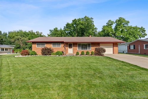 229 Brook Dr, Romeo, MI, 48065-5052 | Card Image