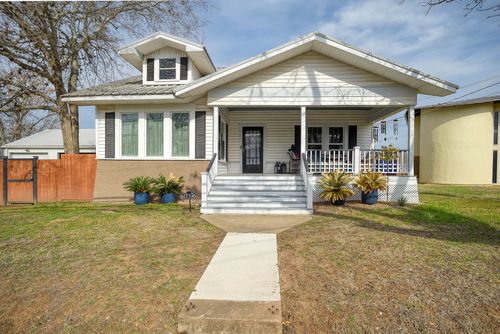 338 W Crockett St, La Grange, TX, 78945-2643 | Card Image