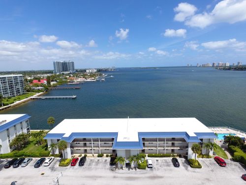 207-400 Wilma Cir, Riviera Beach, FL, 33404-4663 | Card Image