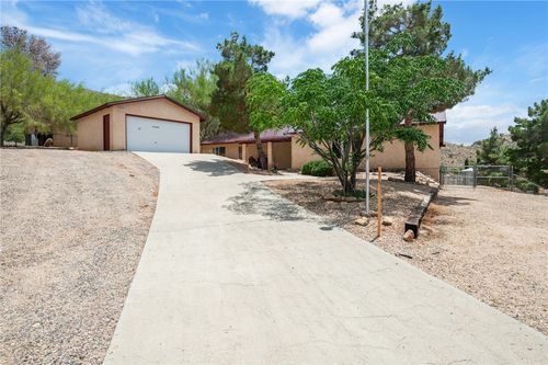 3300 W Chea Dr, Golden Valley, AZ, 86413-9686 | Card Image
