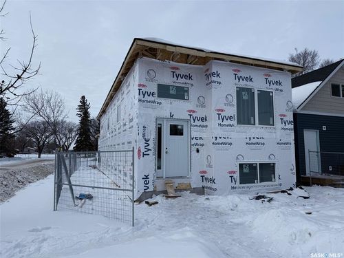 1401 Av D N, Saskatoon, SK, S7L1P5 | Card Image