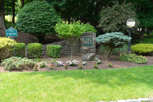 15-103-12 Boulevard Dr, Danbury, CT, 06810-7241 | Card Image