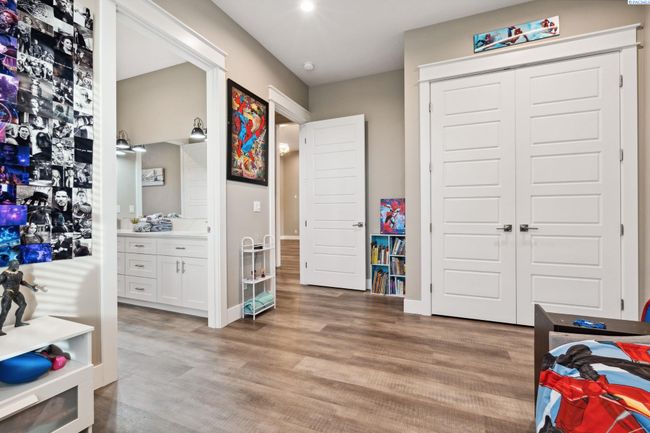 102909 E 1023 Pr Se, Home with 4 bedrooms, 5 bathrooms and null parking in Kennewick WA | Image 35