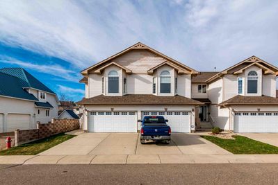 128 Preston Ave Ne, Home with 2 bedrooms, 4 bathrooms and 4 parking in Medicine Hat AB | Image 2