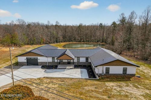 365 Spring Haven Ln, Sparta, TN, 38583-3132 | Card Image