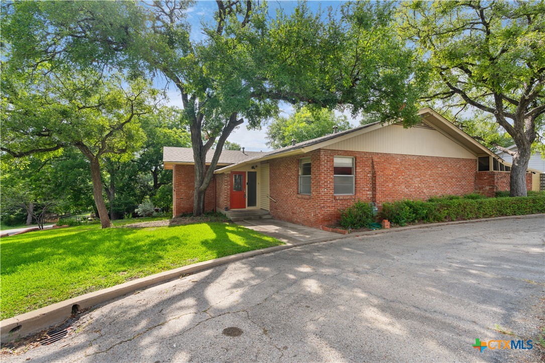 Live Oak St, Gatesville, TX 76528