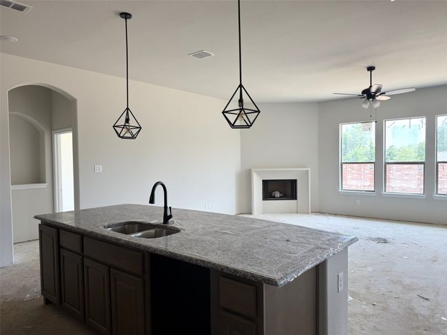 713 Seahawk St, House other with 4 bedrooms, 3 bathrooms and null parking in Joshua TX | Image 6