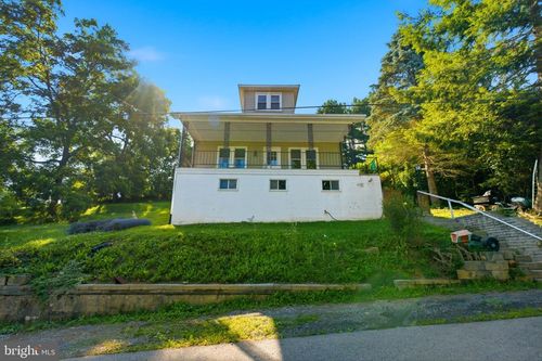 221 Dale St, HANCOCK, MD, 21750-1103 | Card Image