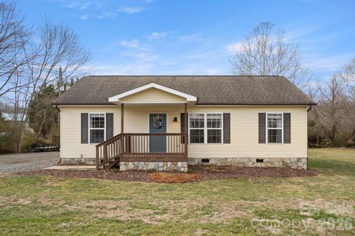 121 James St, Clyde, NC, 28721-6900 | Card Image