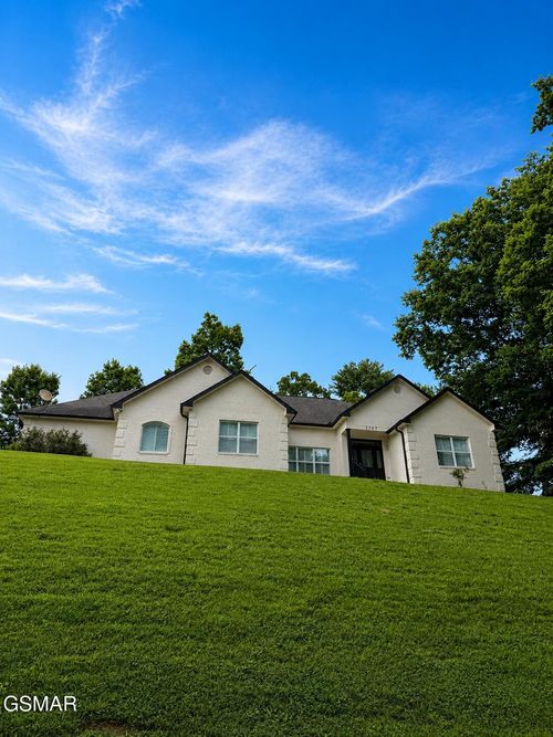 2247 Battle Hill Rd, Pigeon Forge, TN, 37863-4255 | Card Image