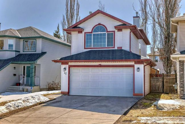 42 Bridlecreek Park Sw, Home with 5 bedrooms, 3 bathrooms and 4 parking in Calgary AB | Image 2