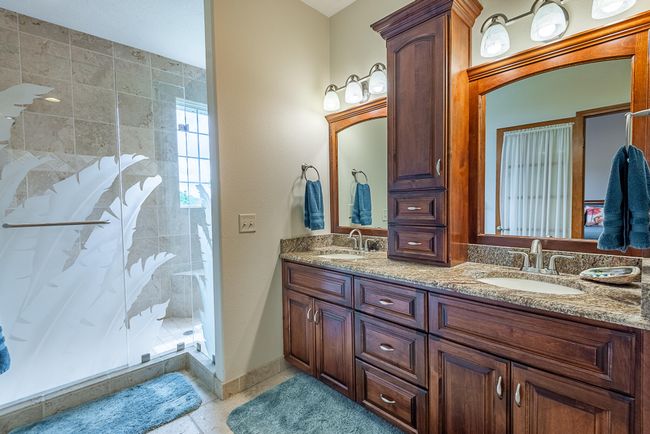 Dual Vanities | Image 25