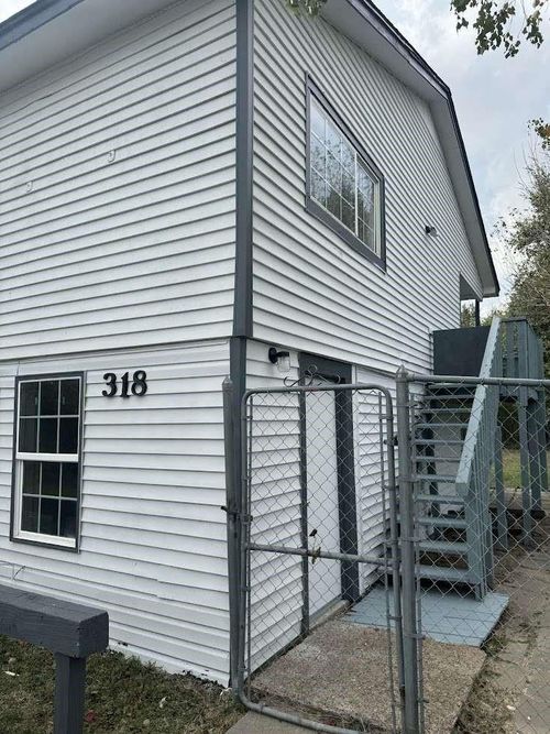 318 10th St, Dickinson, TX, 77539-2970 | Card Image
