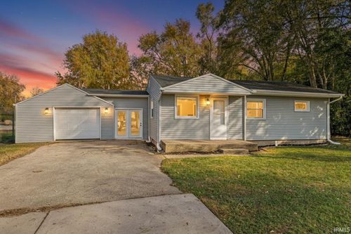 928 S Byrkit St, Mishawaka, IN, 46544-3004 | Card Image