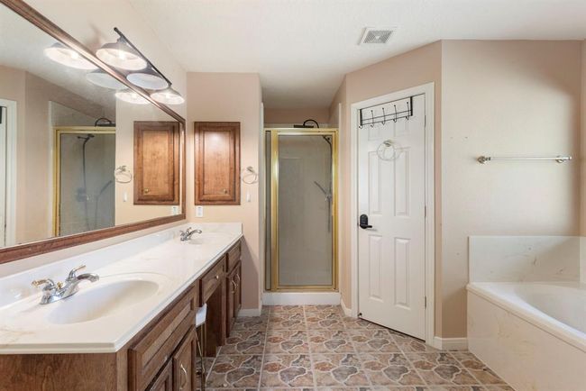 Primary bath. | Image 24