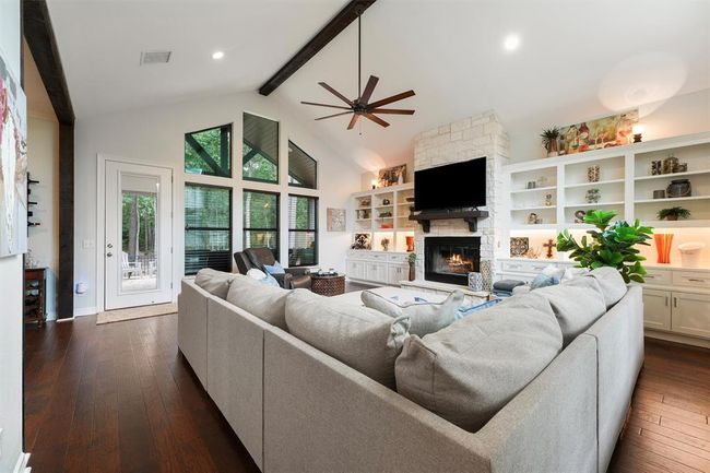 Formal living room | Image 10