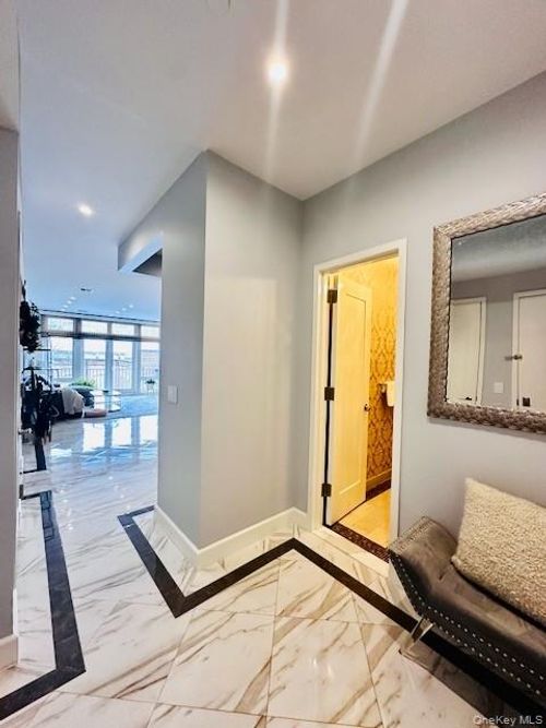 apt-4j-90 Bay Street Lndg, Staten Island, NY, 10301-2660 | Card Image
