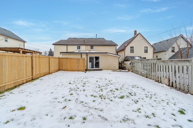 189 Dundas St N, House attached with 3 bedrooms, 2 bathrooms and 5 parking in Cambridge ON | Image 38