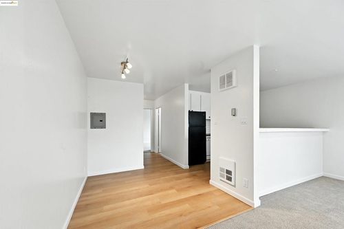 apt-129-5 Embarcadero W, Oakland, CA, 94607-4530 | Card Image