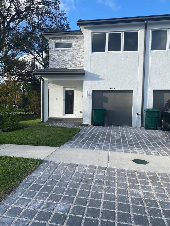 5195 Sw 37 Th St, Townhouse with 3 bedrooms, 3 bathrooms and null parking in West Park FL | Image 31
