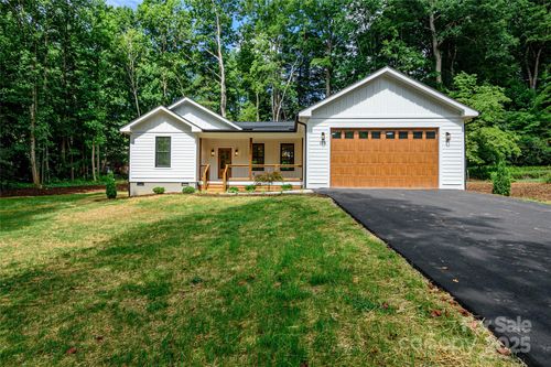 118 W Laurel Ln, Etowah, NC, 28729-8762 | Card Image