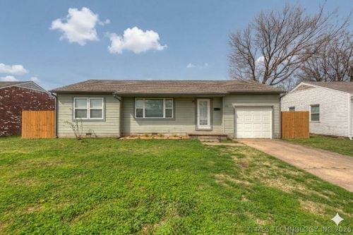 318 N Atlanta St, Owasso, OK, 74055-2704 | Card Image