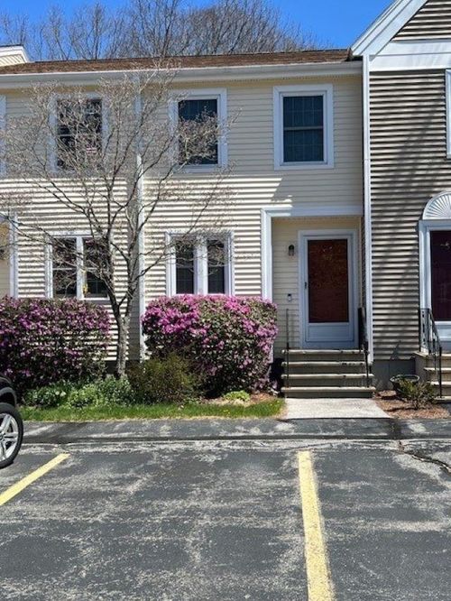 517 Fox Hollow Way, Manchester, NH, 03104-6471 | Card Image