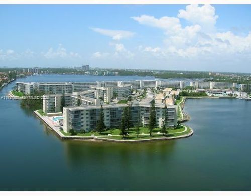 apt-b304-2949 Point East Dr, Aventura, FL, 33160-2688 | Card Image