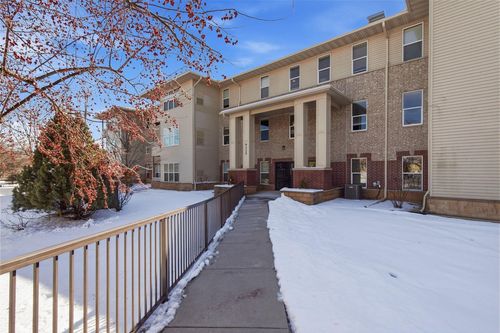 apt-309b-9225 Medicine Lake Rd, Golden Valley, MN, 55427-3168 | Card Image