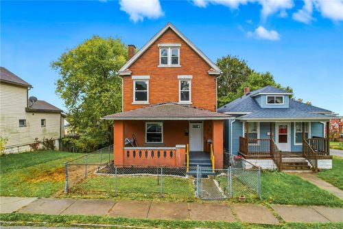 522 Wallis Ave, Farrell, PA, 16121-2067 | Card Image