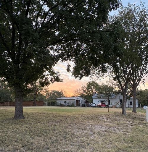 397-209 S Acorn St, Fredericksburg, TX, 78624-3103 | Card Image