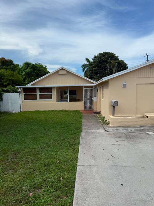1017 W Lakewood Rd, West Palm Beach, FL, 33405-3007 | Card Image