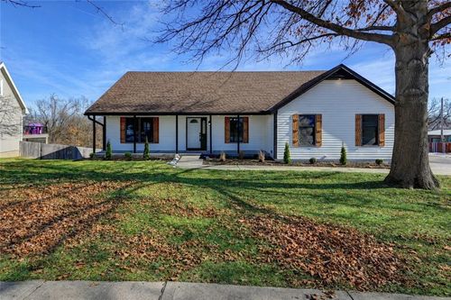 5601 N Flint Ridge Rd, Kansas City, MO, 64151-2974 | Card Image