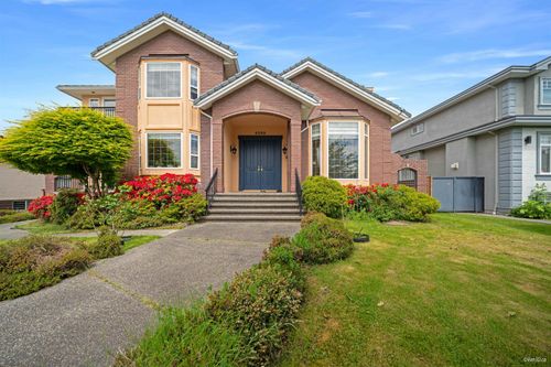 6589 Kitchener St, Burnaby, BC, V5B2J7 | Card Image