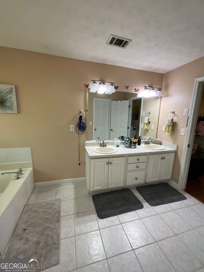 5363 Forest Dr, House other with 6 bedrooms, 4 bathrooms and null parking in Loganville GA | Image 32