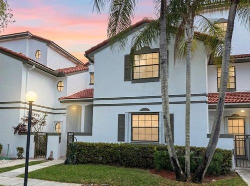 203-301 Sw 158th Ter, Pembroke Pines, FL, 33027-1104 | Card Image