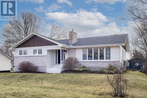 16 Donwood Dr, Charlottetown, PE, C1A5L2 | Card Image