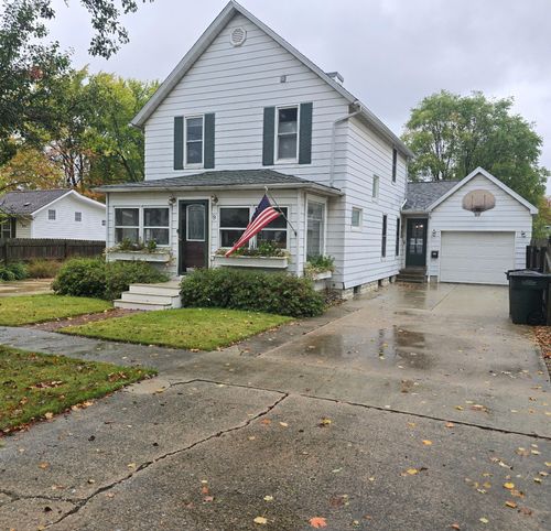 9 Beech St E, Three Oaks, MI, 49128-1157 | Card Image