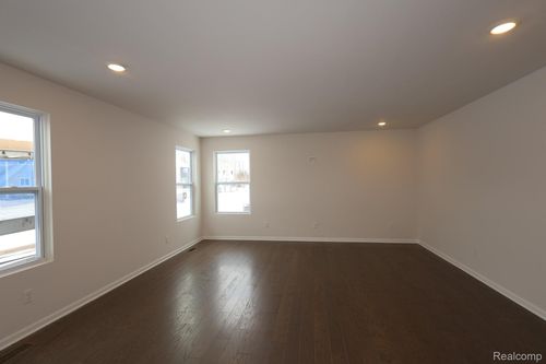 374 Edge Brook Dr, Holly, MI, 48442-2031 | Card Image