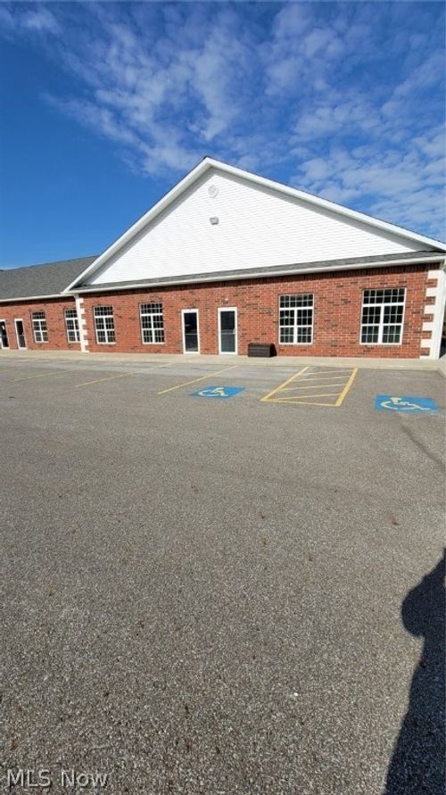 9-8299 Mayfield Rd, Chesterland, OH, 44026-8602 | Card Image