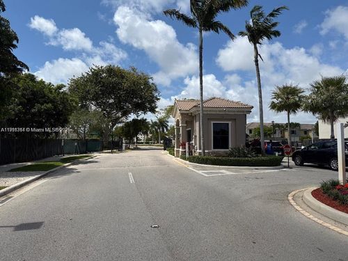 424 Ne 194th Ter, Miami, FL, 33179-3996 | Card Image