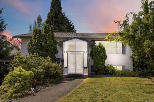 10287 Godfrey Pl, Sidney, BC, V8L2K9 | Card Image