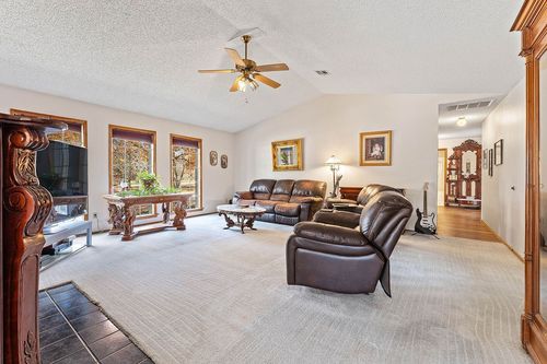 21660 Seminole Ct, Siloam Springs, AR, 72761-9642 | Card Image