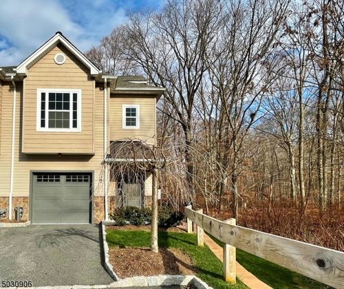 7 N Ridge Cir, East Hanover, NJ, 07936-3083 | Card Image