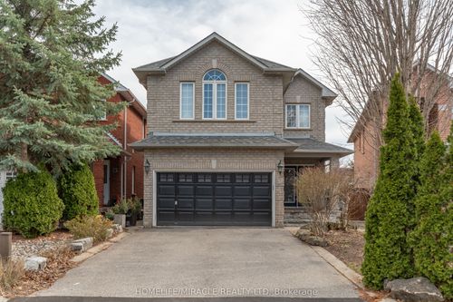 31 Water Garden Lane, Woodbridge, ON, L4H1N2 | Card Image