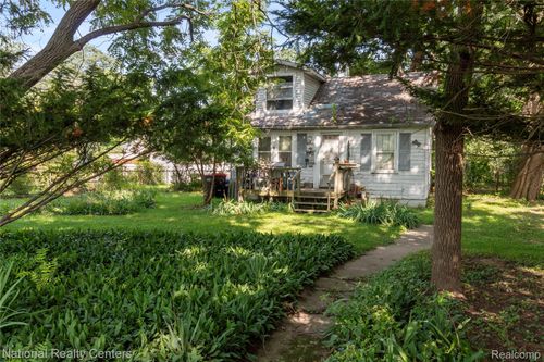 21112 Kinloch St, Southfield, MI, 48033-5939 | Card Image