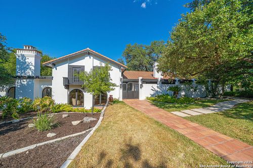 320 Mustang Cir, Hollywood Park, TX, 78232-1208 | Card Image