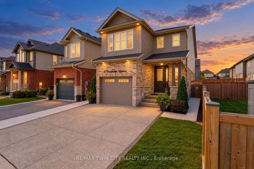 18 Crossbridge Ave, Kitchener, ON, N2A0J9 | Card Image